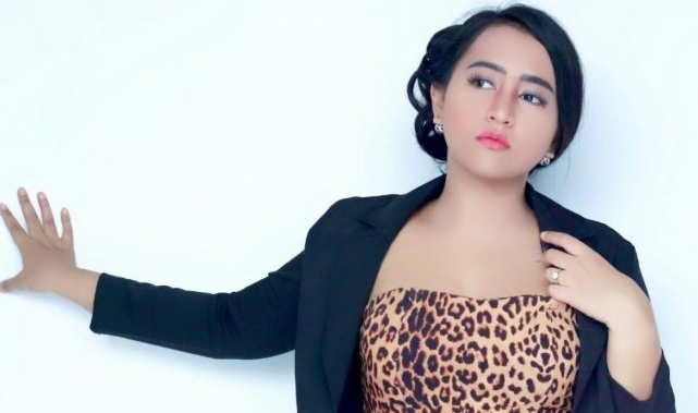 Frida Angela “Becekin Adek Bang” Segera Keluarkan Lagu Baru 2018